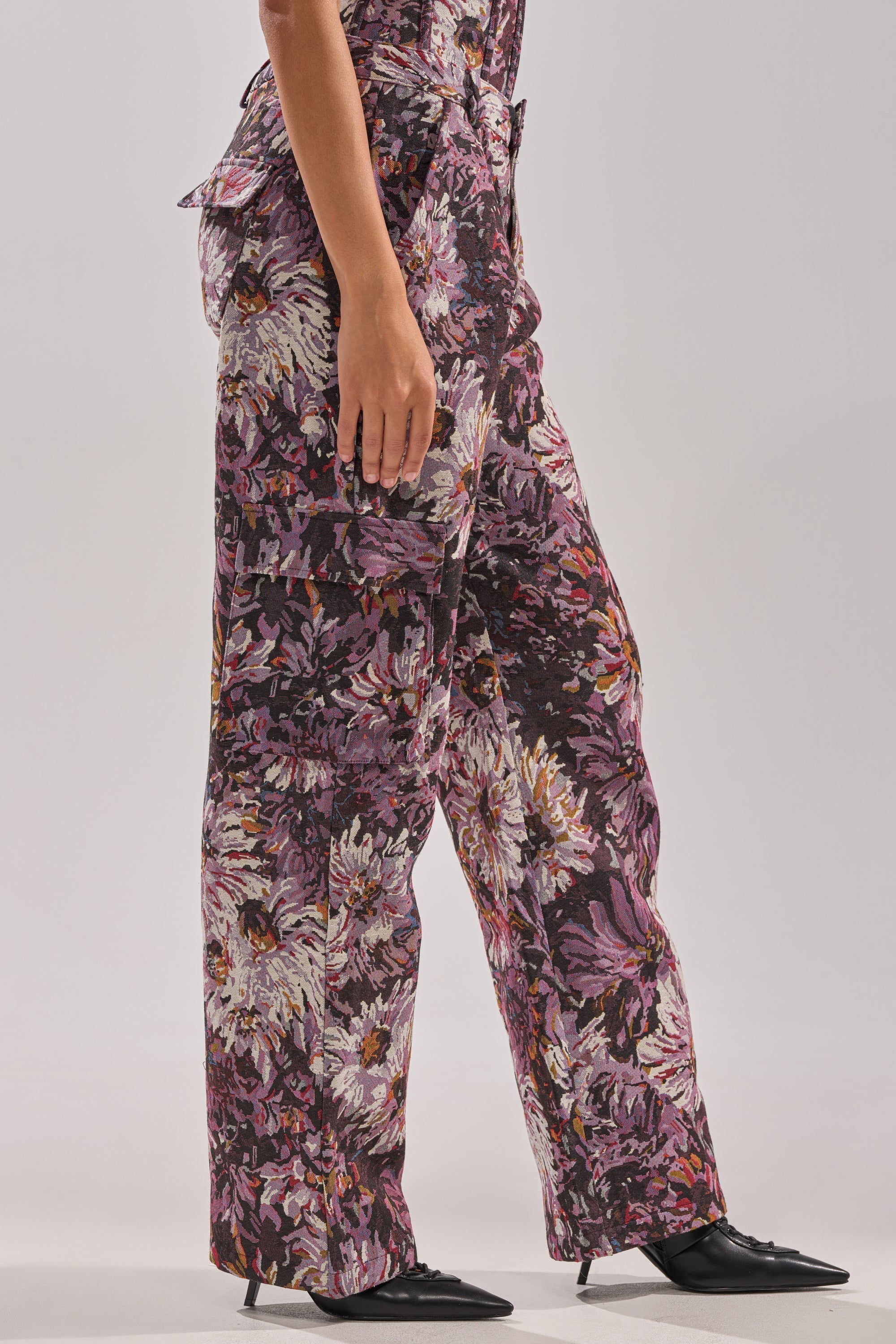 ABOVE THE MIDDLE FLORAL TROUSER