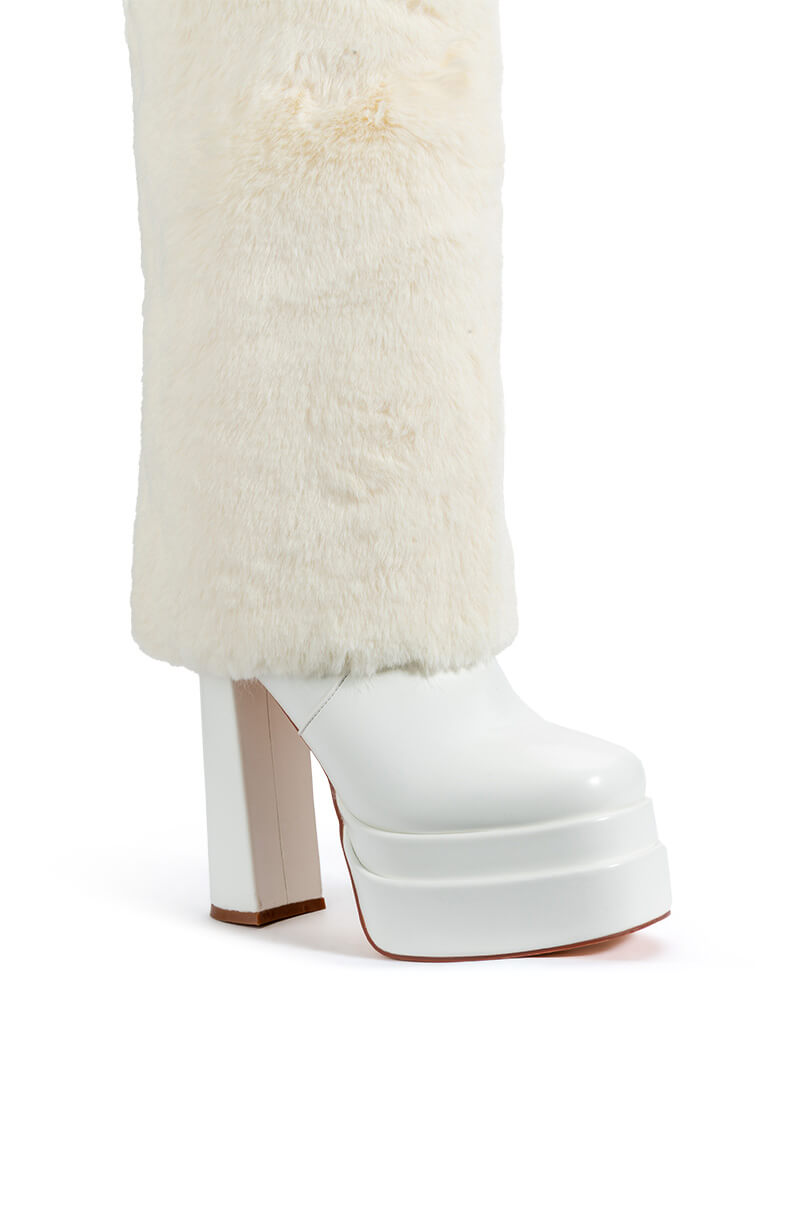 AZALEA WANG COCO FUR FOLD OVER BOOT IN WHITE